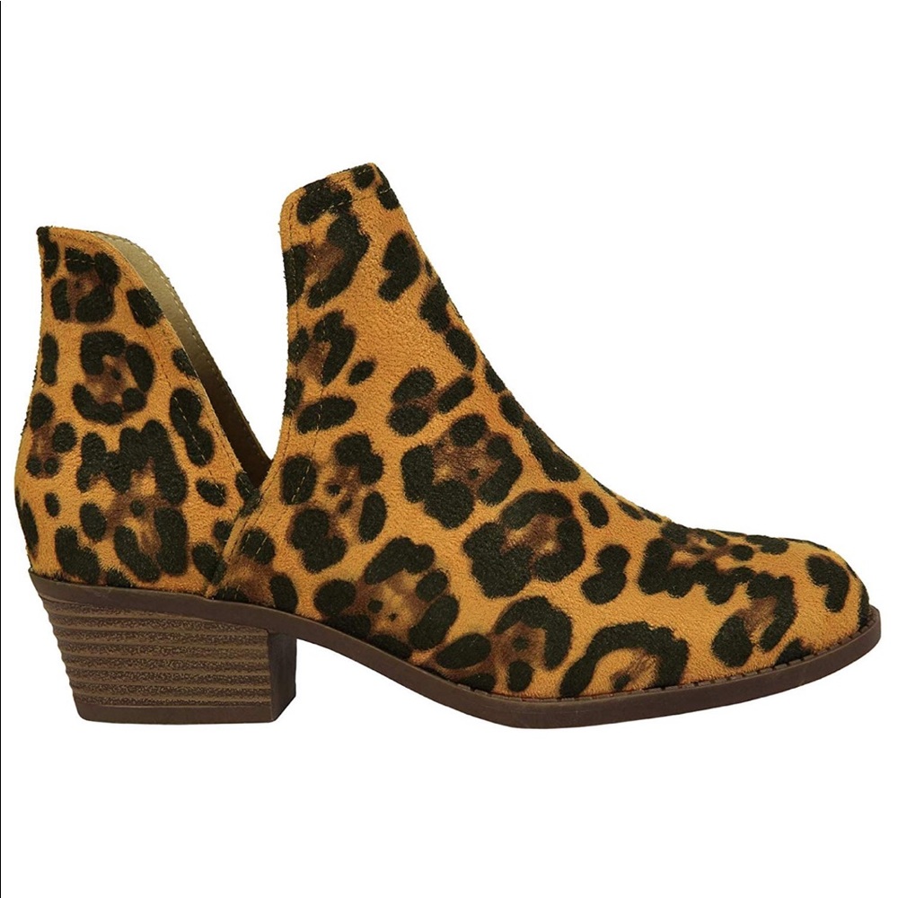 Women’s leopard boots